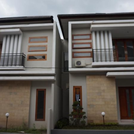 Cemara Homestay Jogja Джокьякарта Экстерьер фото
